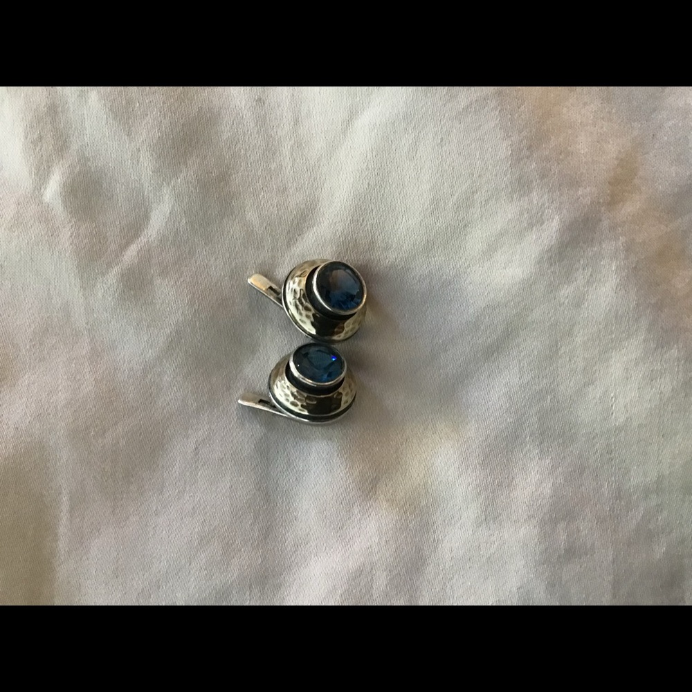 Sliver stone earrings